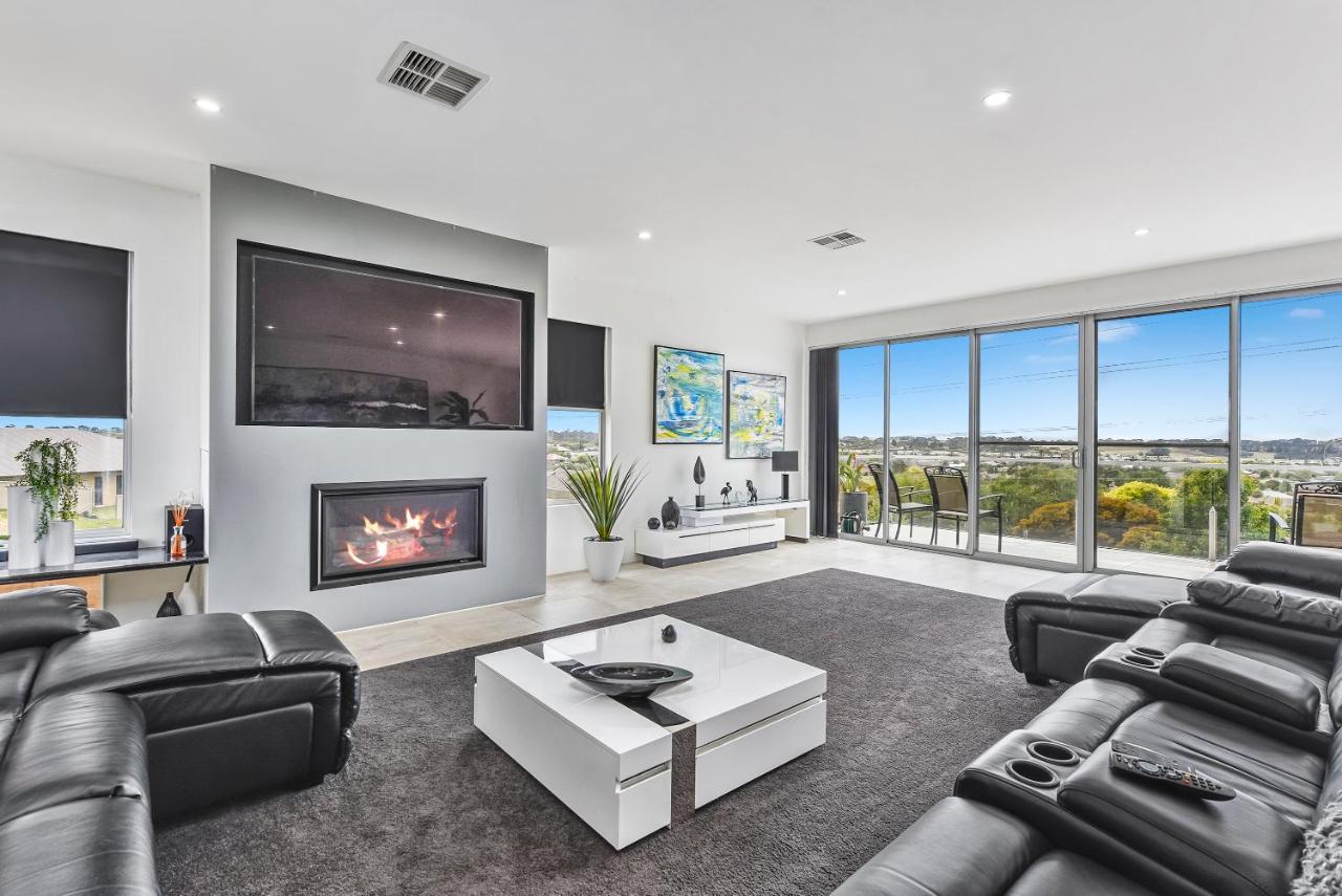 شقة Conroe Executive Townhouse - Modern & Stylish مونت غامبير المظهر الخارجي الصورة